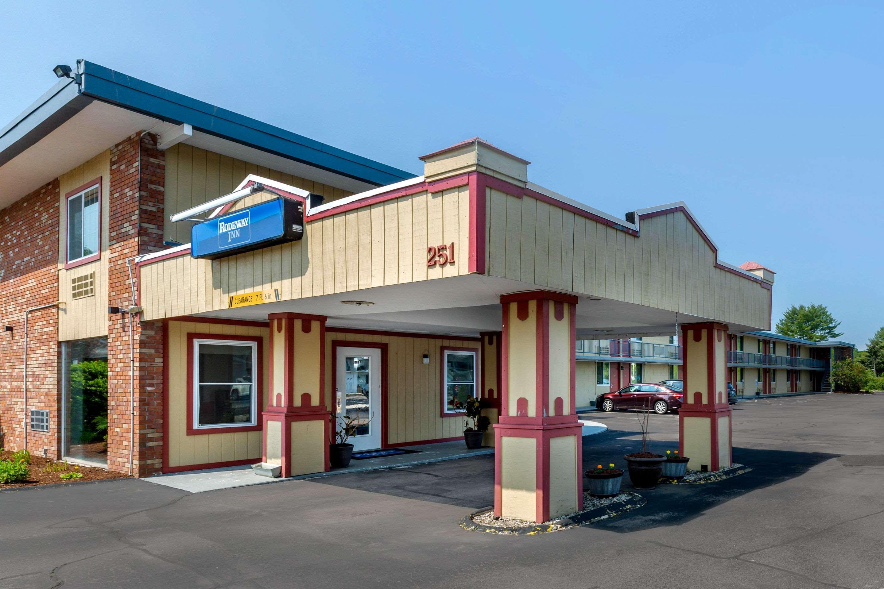 Rodeway Inn Mystic Exterior photo