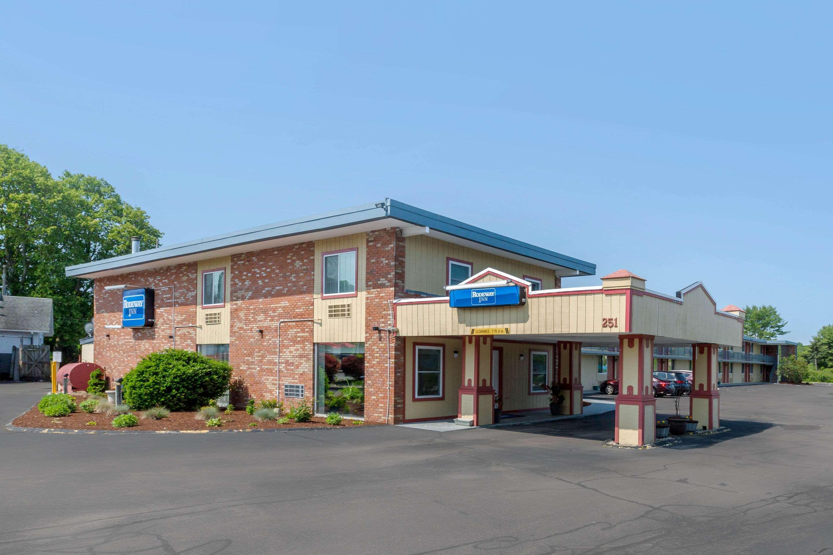 Rodeway Inn Mystic Exterior photo