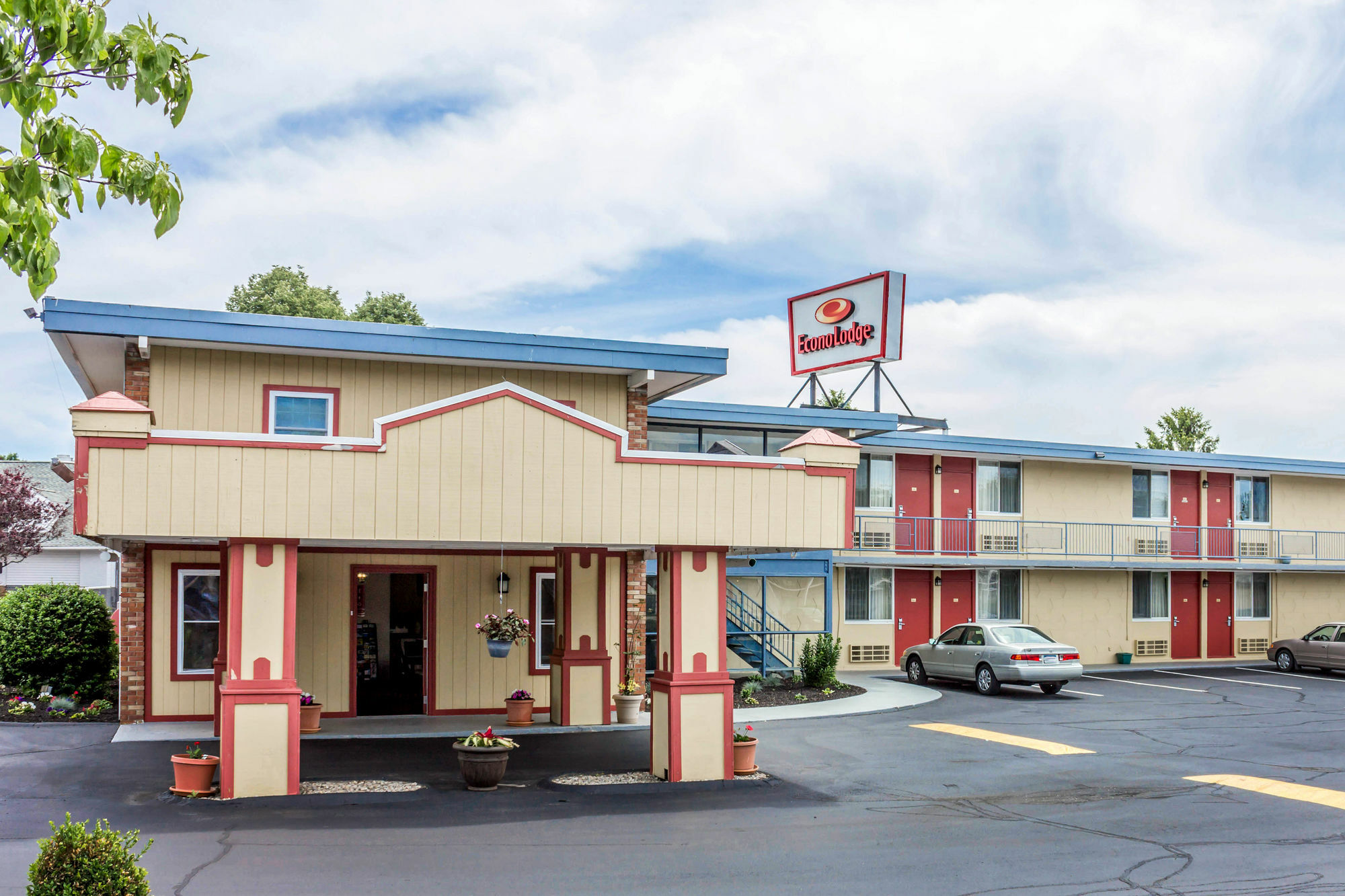 Rodeway Inn Mystic Exterior photo